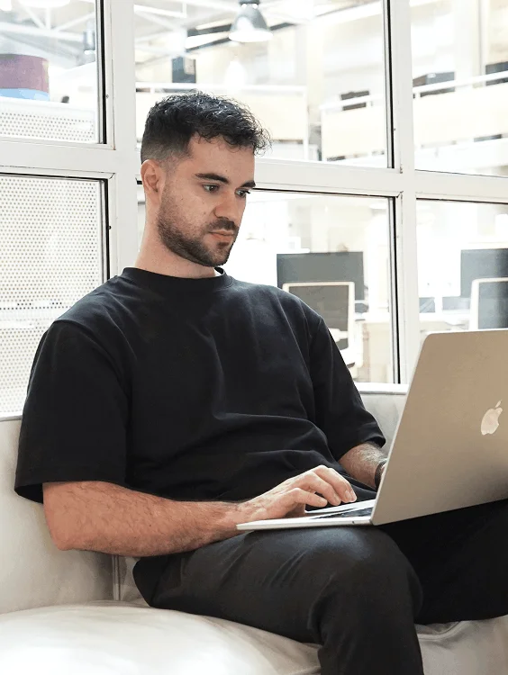 Adrián Valiente - Founder